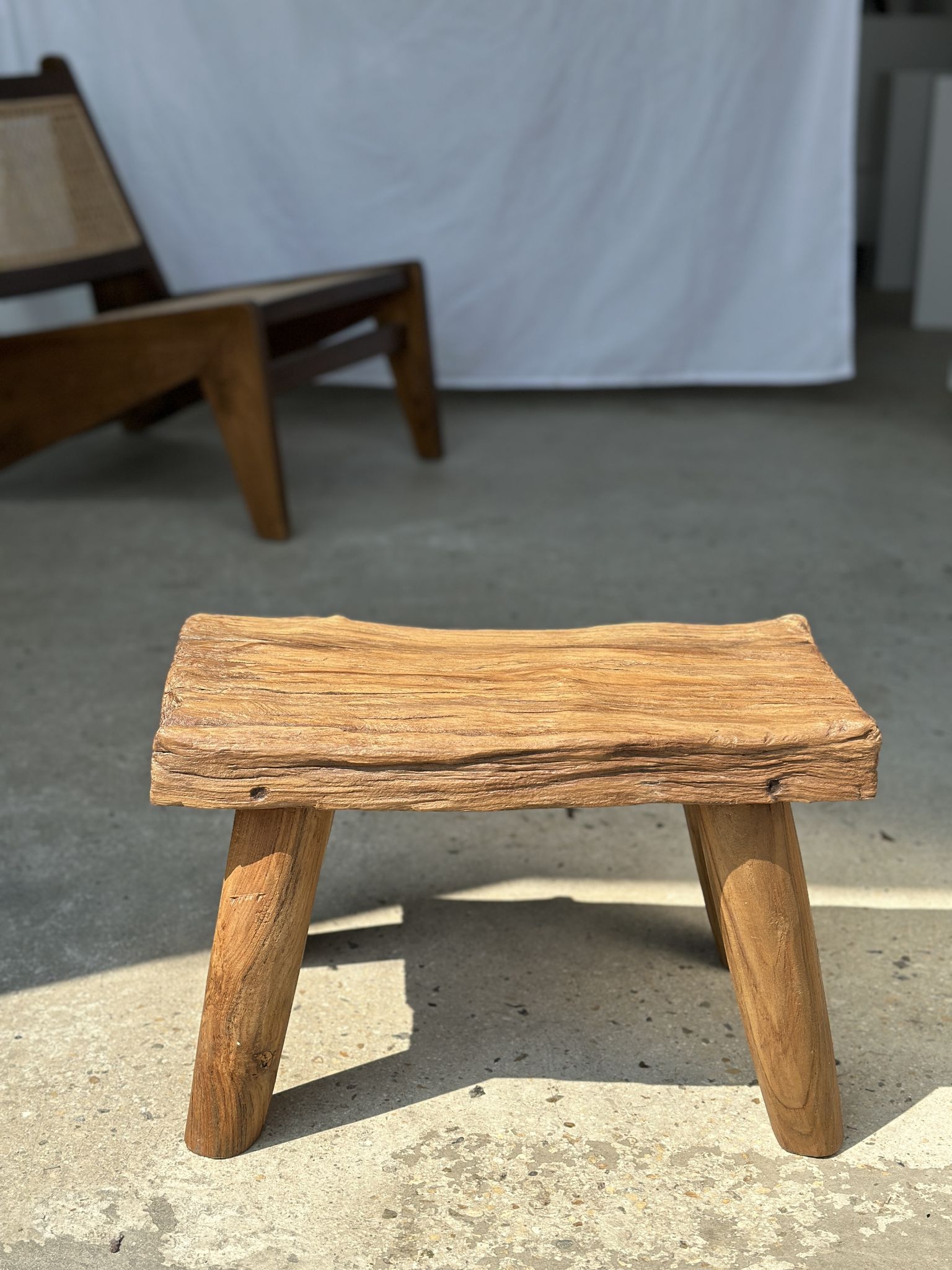 Table d'appoint ou tabouret en teck blond quadripode H:30 L43 l27