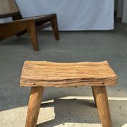 Table d'appoint ou tabouret en teck blond quadripode H:30 L43 l27