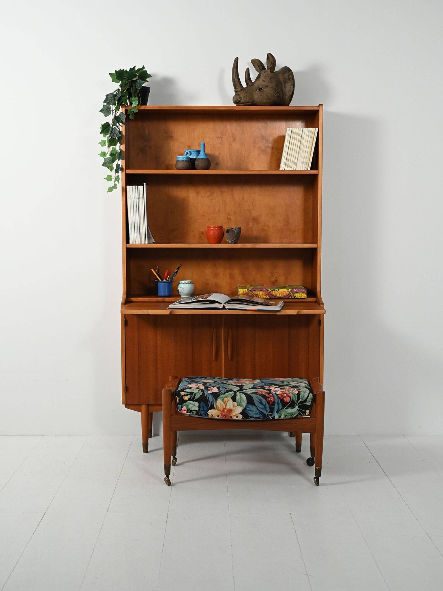 Bibliothèque en teck Hugo Troeds avec bureau escamotable