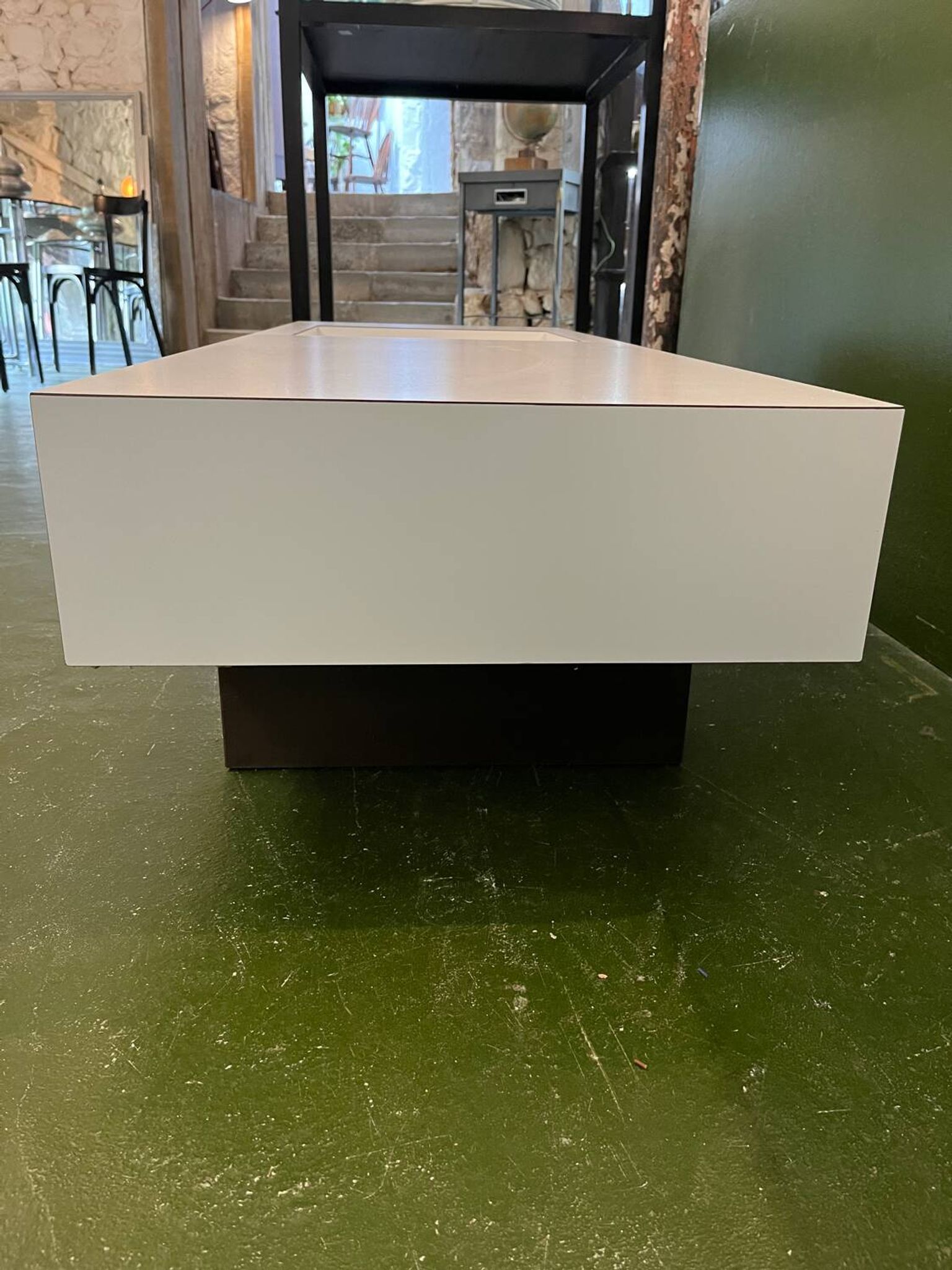 1970s jardinière table in white formica made by Roche Bobois.