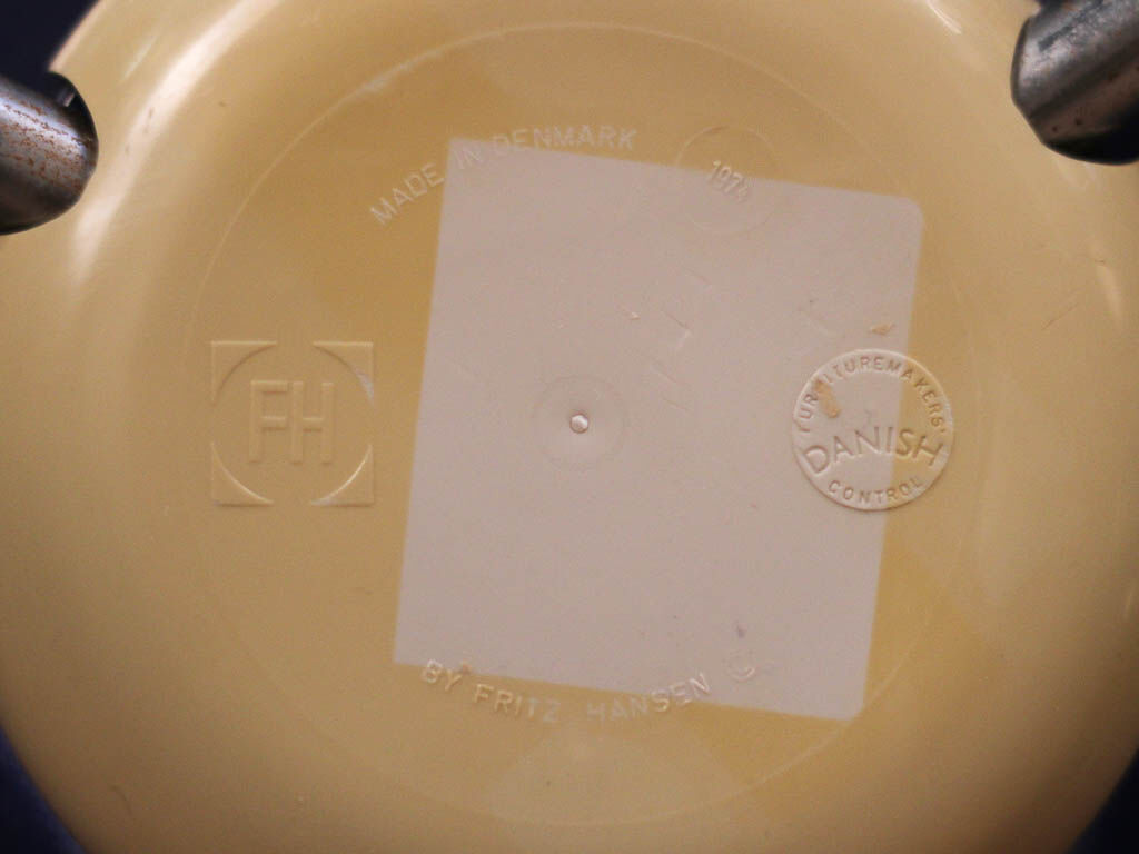 Tripod chair the Ant, n°.3100 by Arne Jacobsen for Fritz Hansen, circa 1952