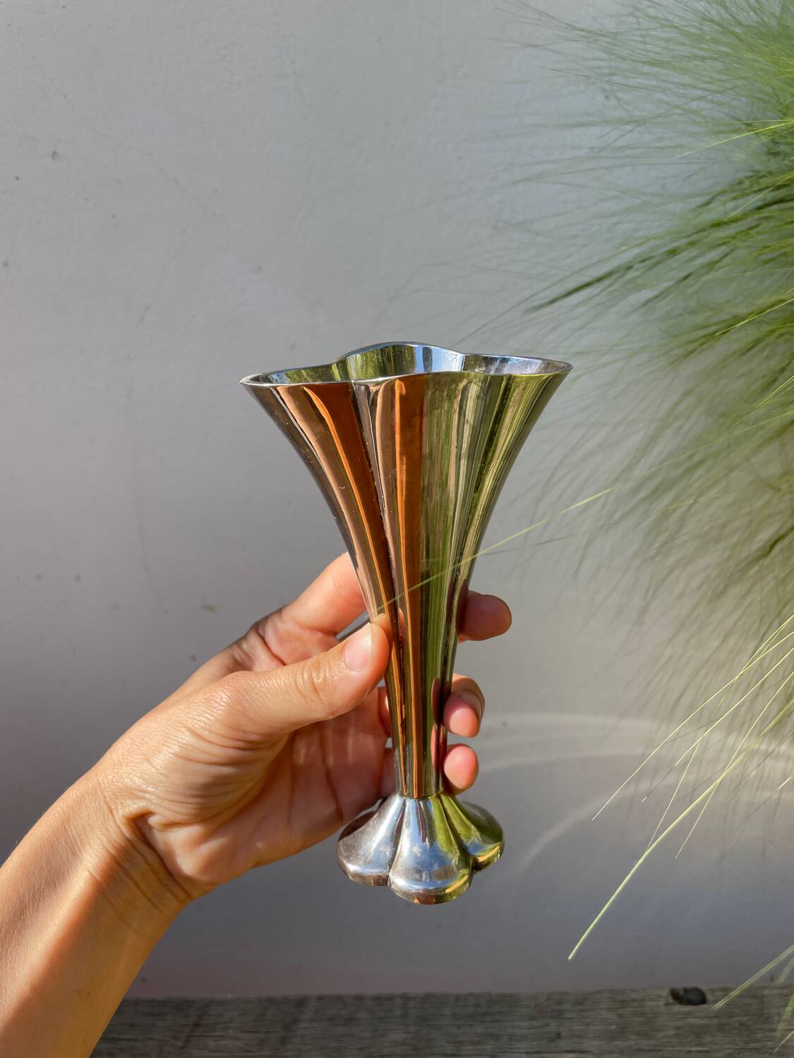 Petit vase art nouveau  en métal argenté