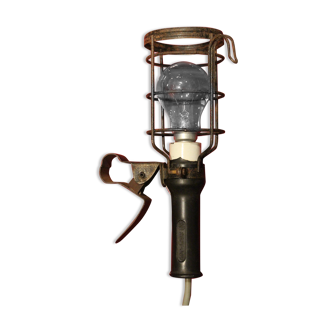 Old atrow walking lamp