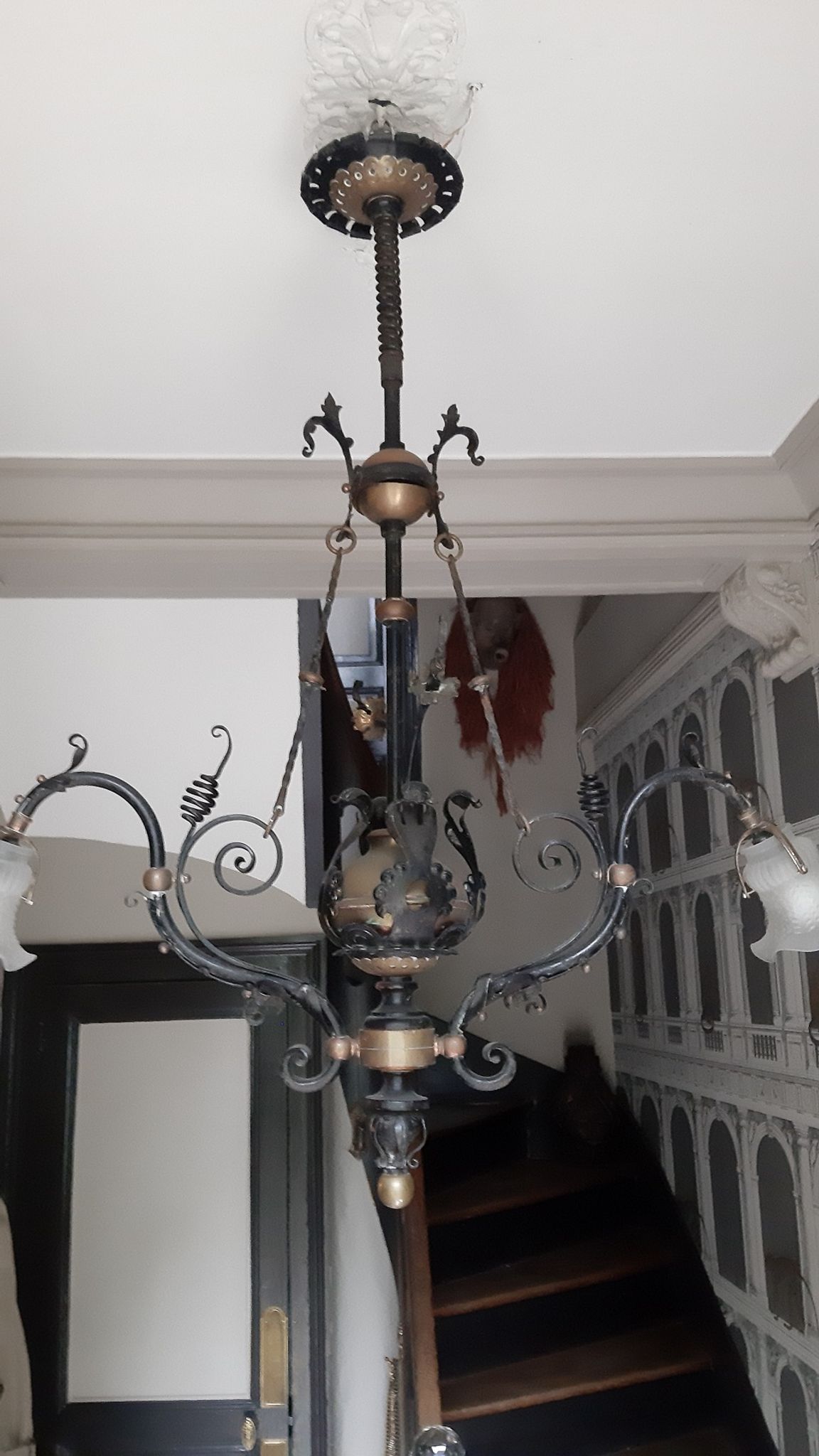 Lustre néo gothique
