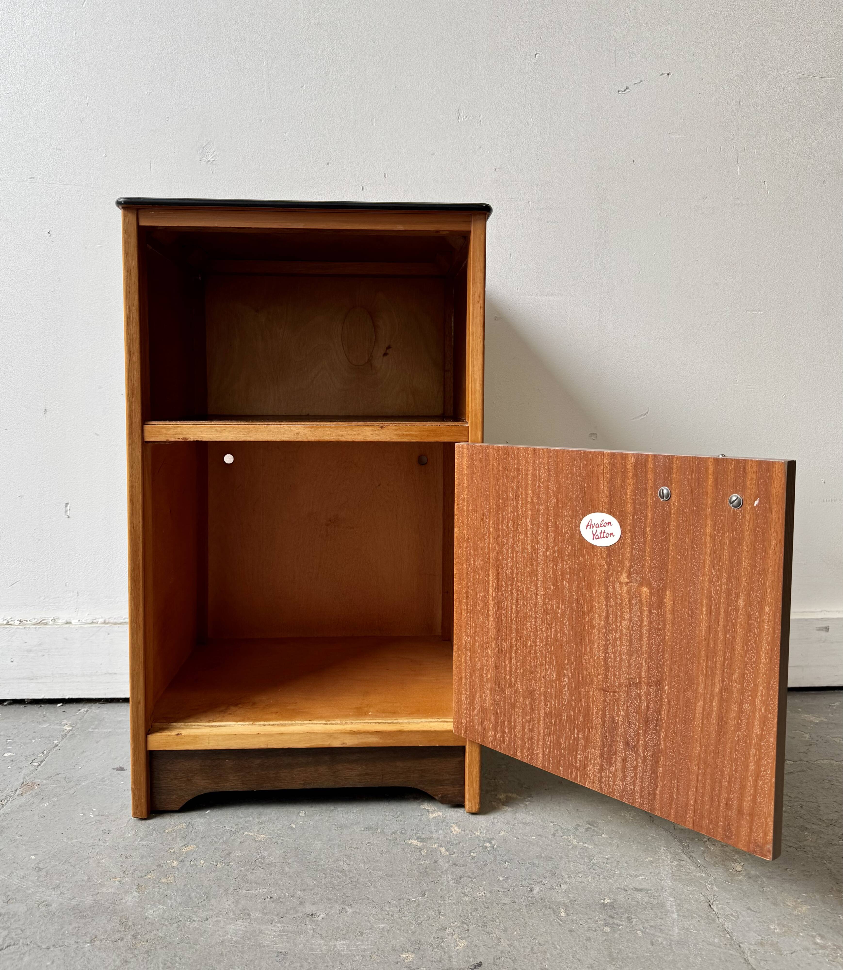 Table de chevet vintage par Avalon Yatton