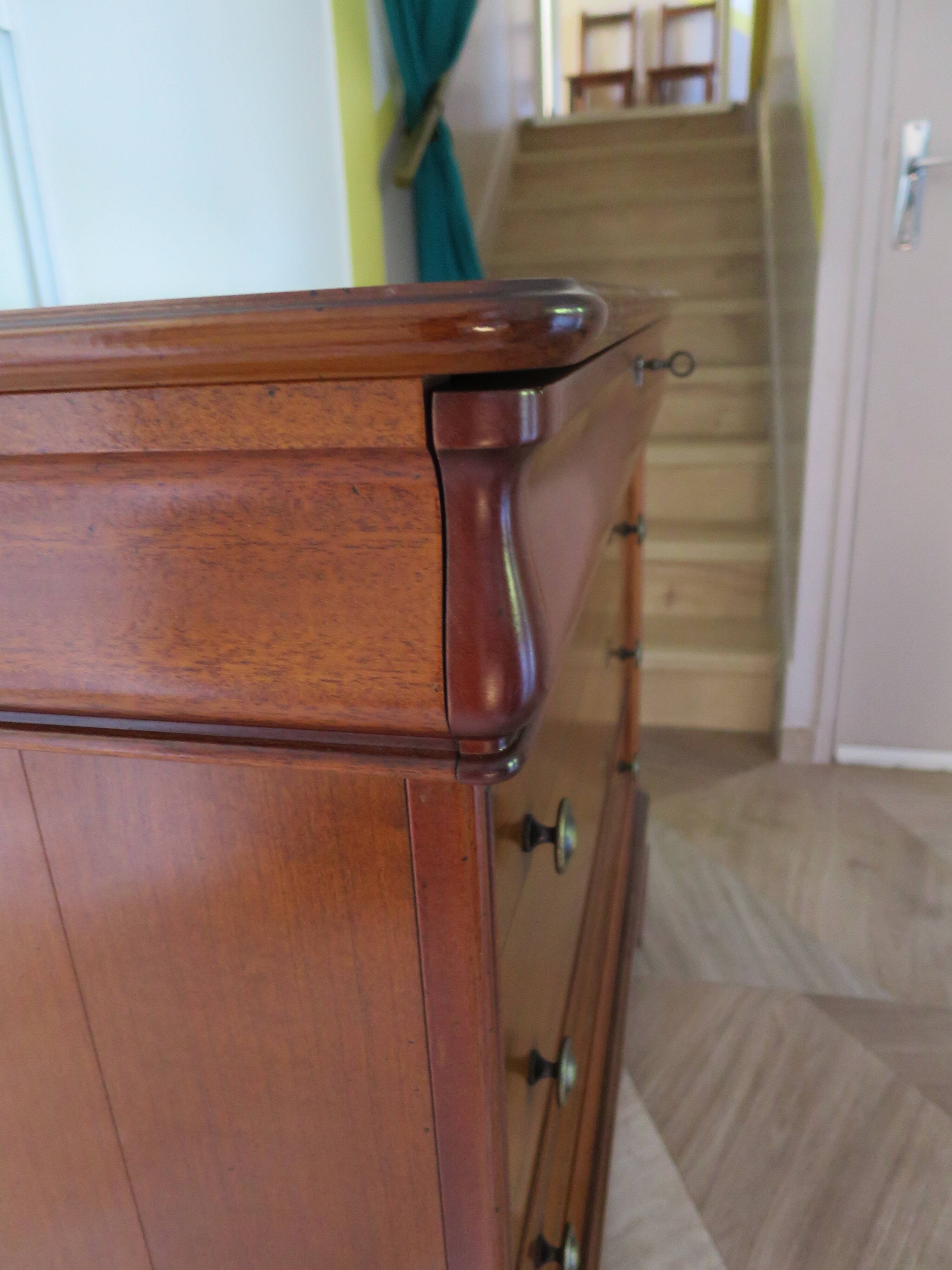 Louis Philippe chest of drawers with ogee - 4 drawers - 1 lock - cherry wood - 1980s
