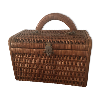Bagged suitcase in braided wicker and wood