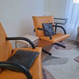 Pair of Italian leather armchairs by Arflex t.line