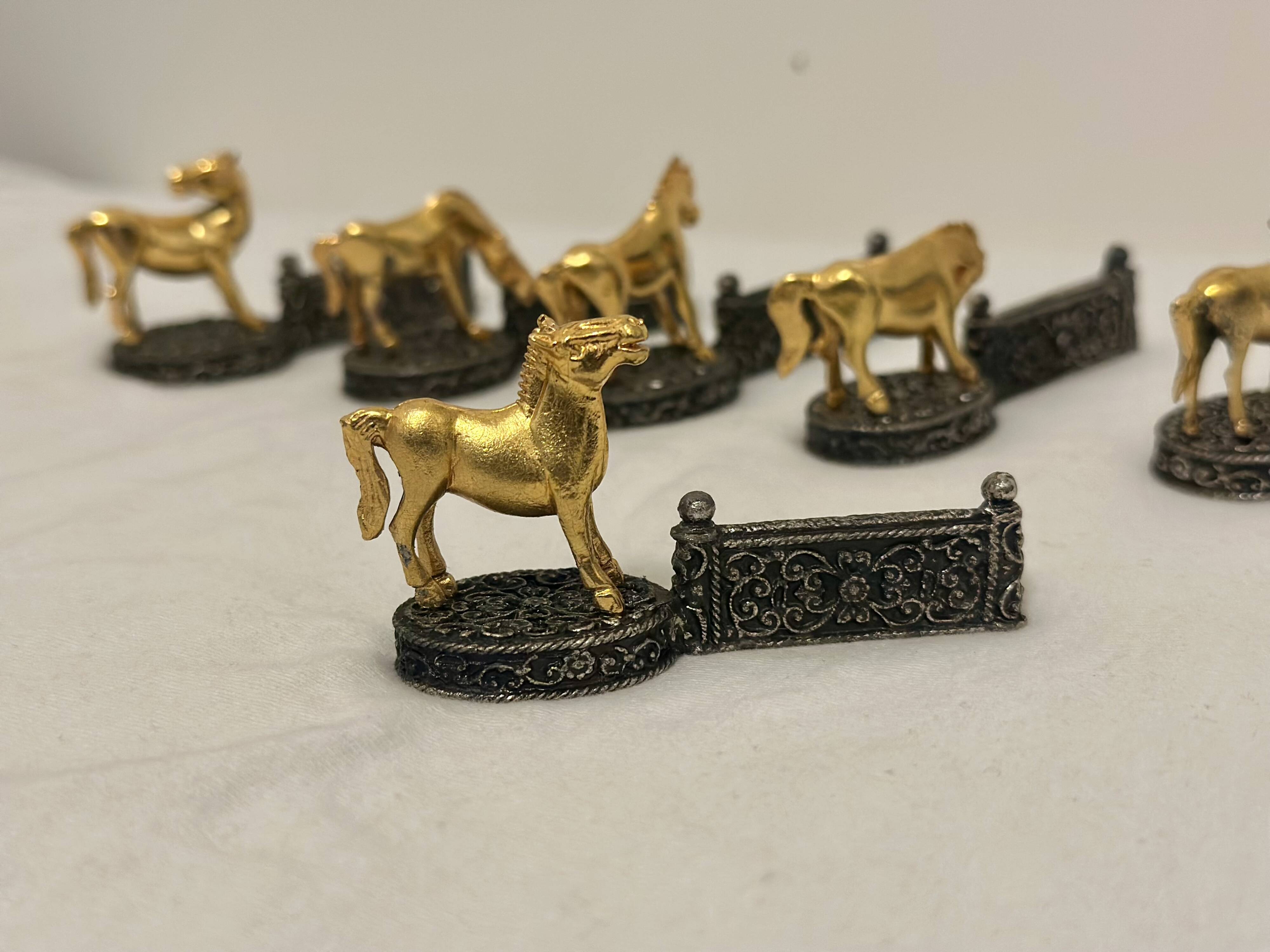 Knife holder horse show jumping