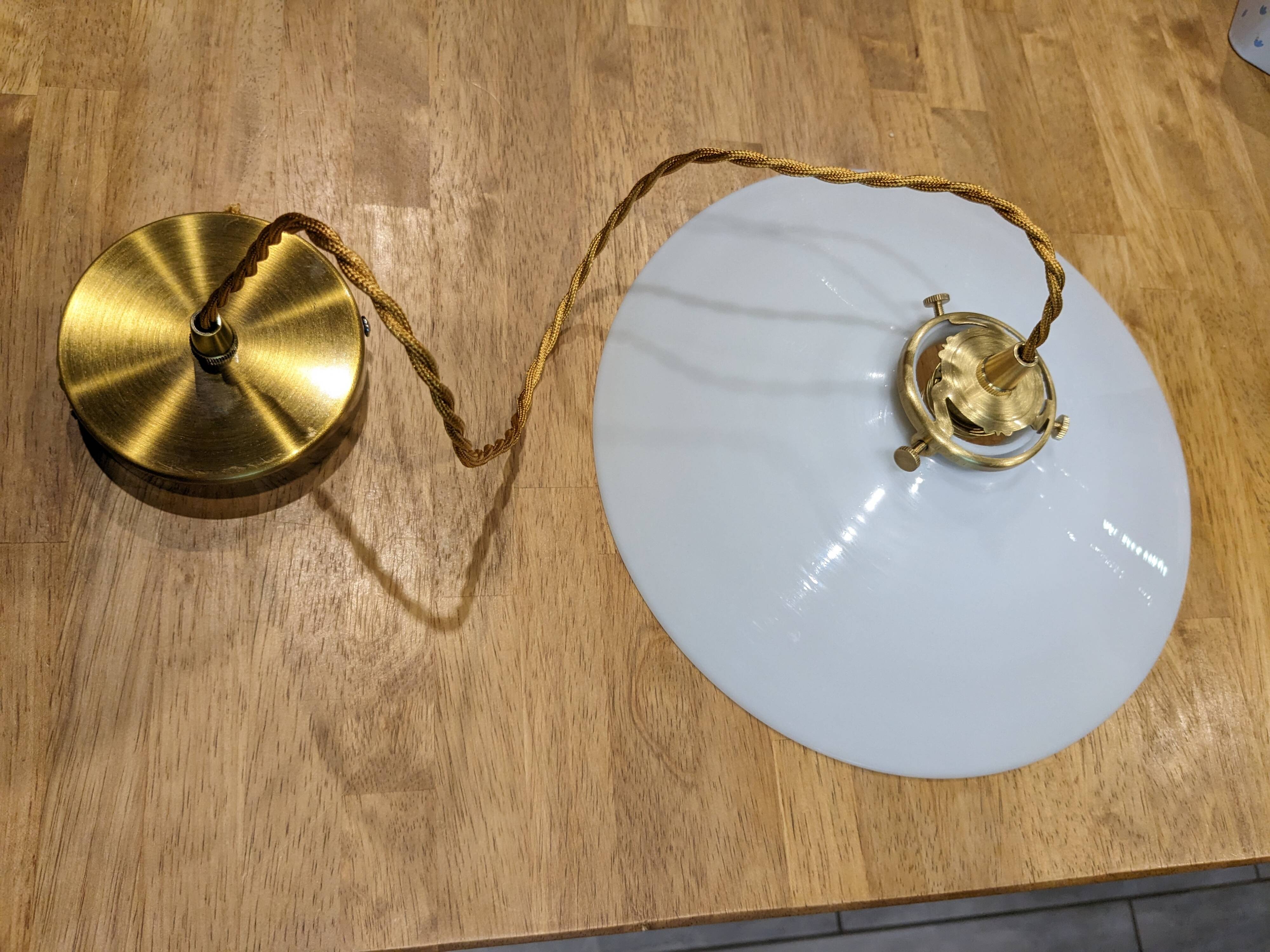 Suspension vintage en opaline blanche