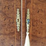 Armoire miniature en noyer Burr