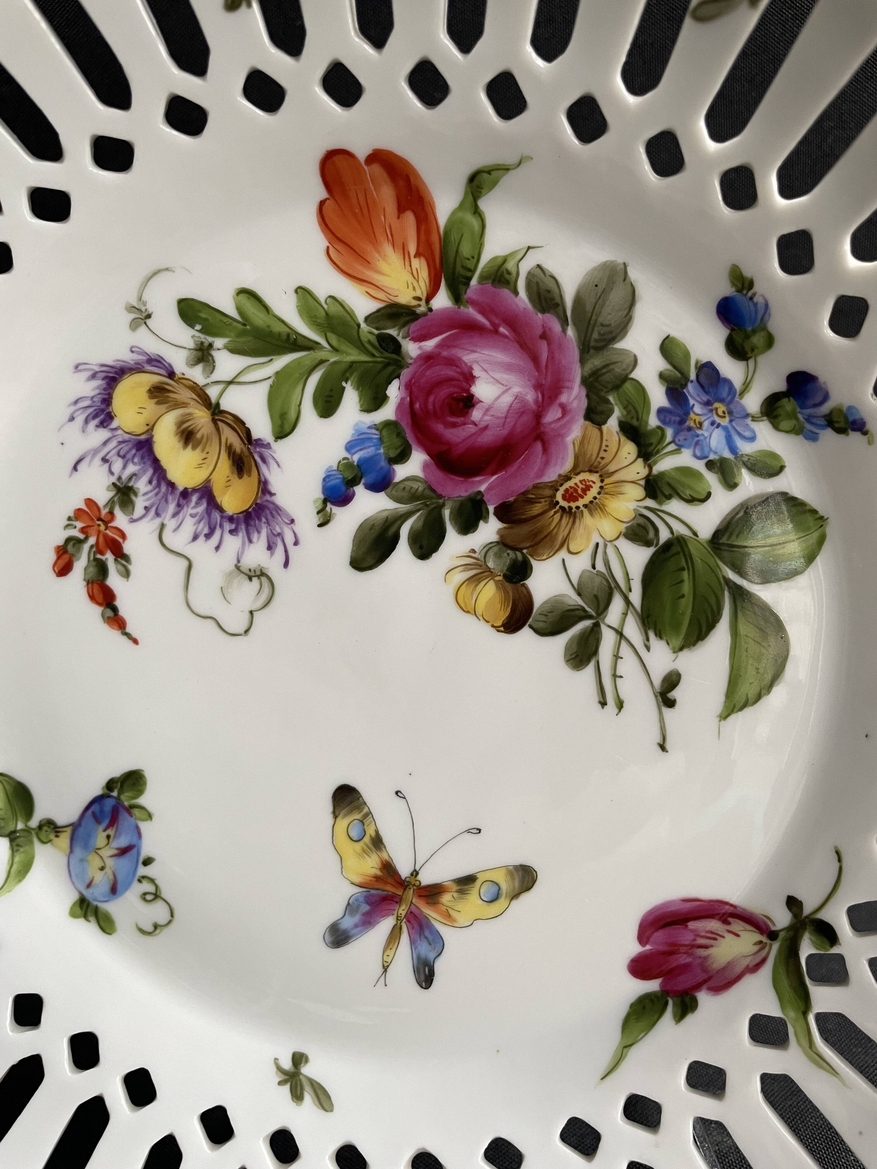 Openwork porcelain bowl with hand decoration – Von Schierholz manufactory in Plaue