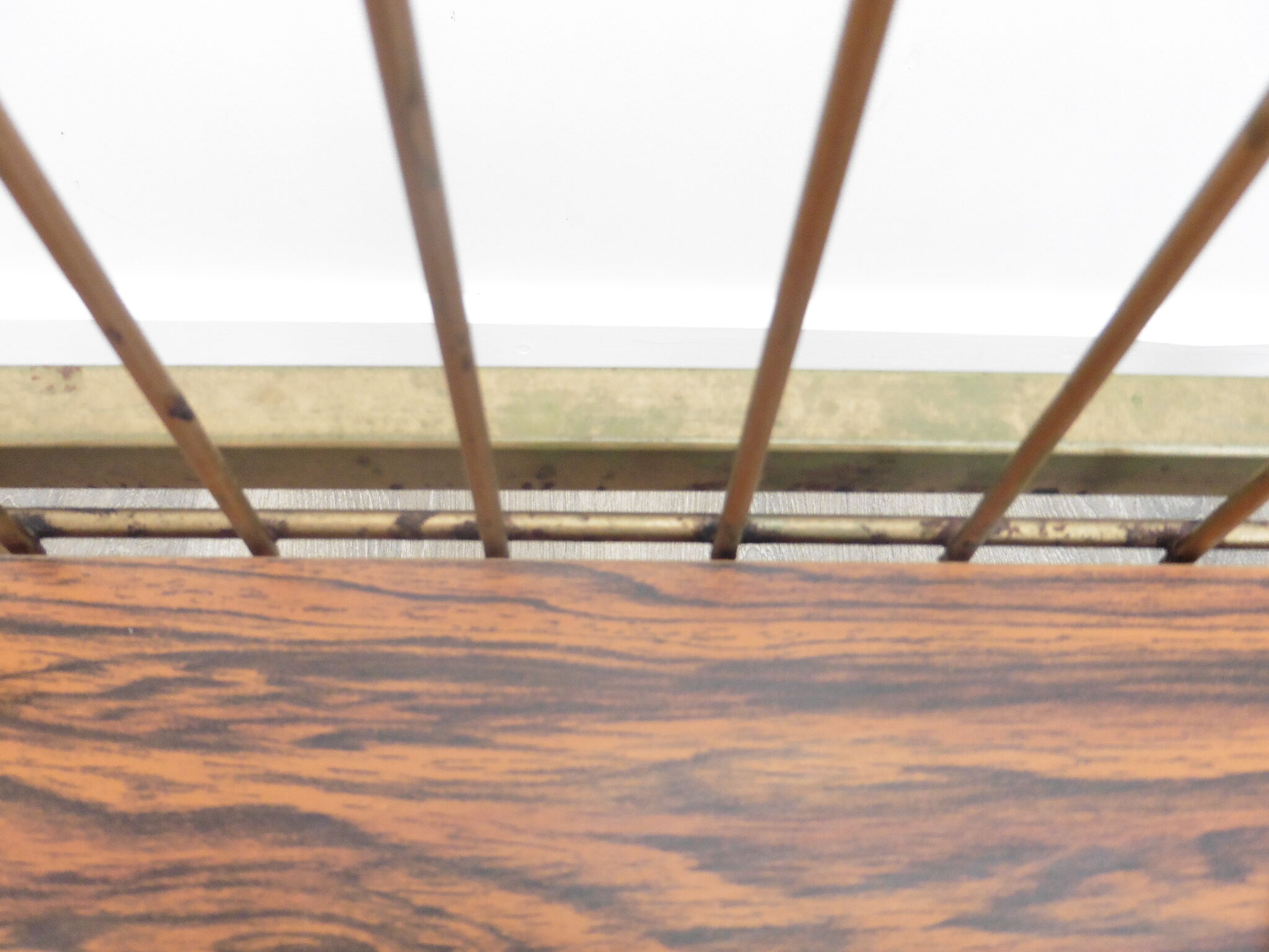 Expandable side table