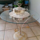Coffee table and vine leaves