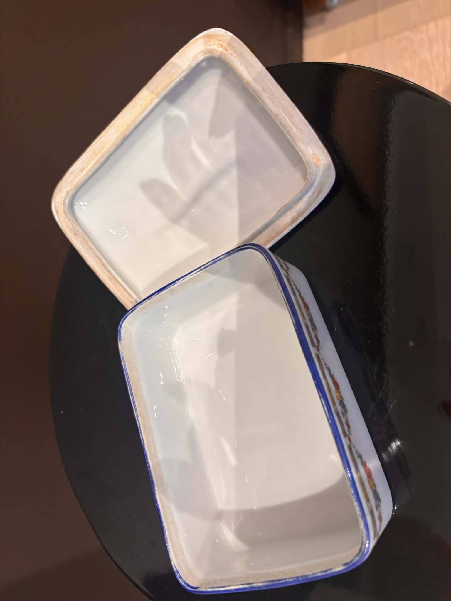 Butter dish