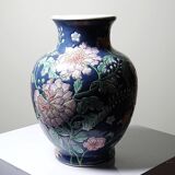 Large baluster vase in Chinese porcelain with vintage floral decoration from the 1970s-80s.