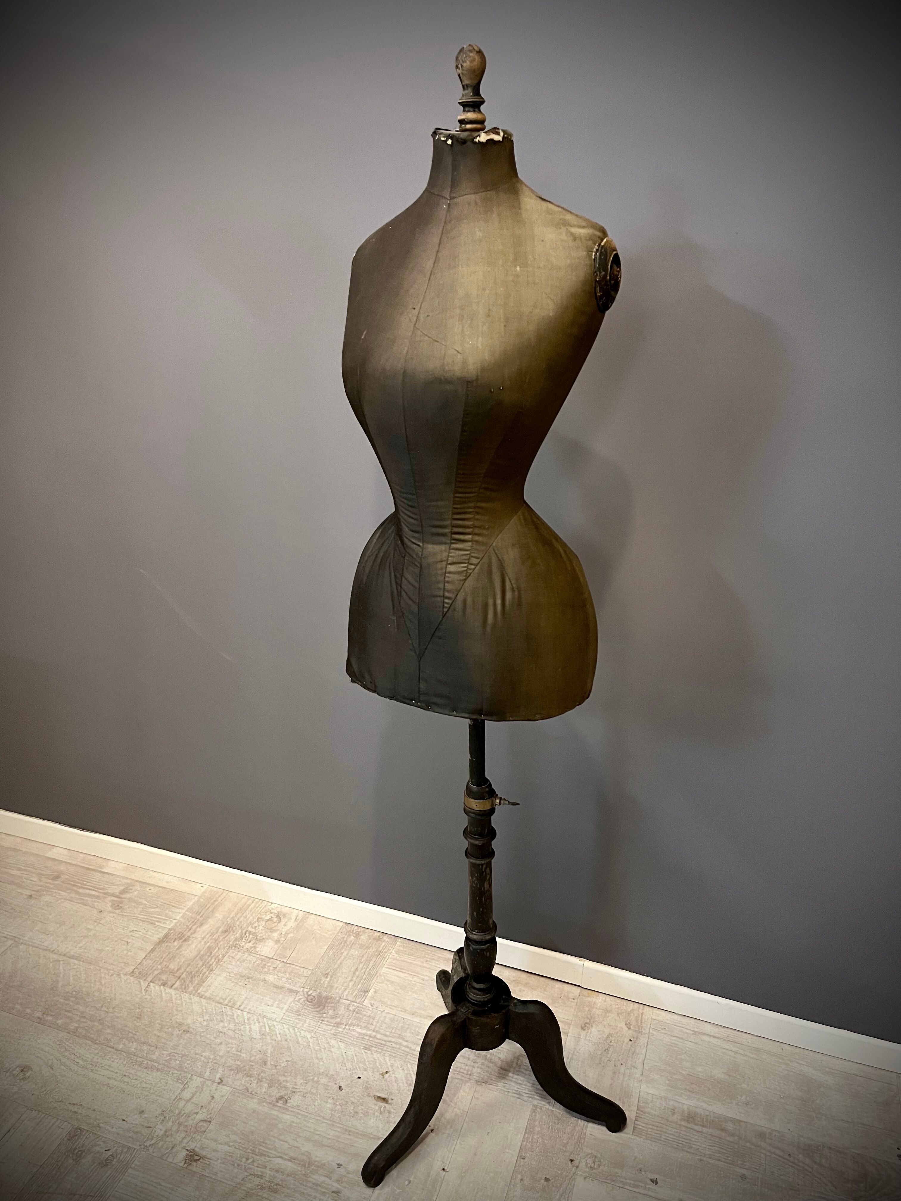 Wasp-sized mannequin