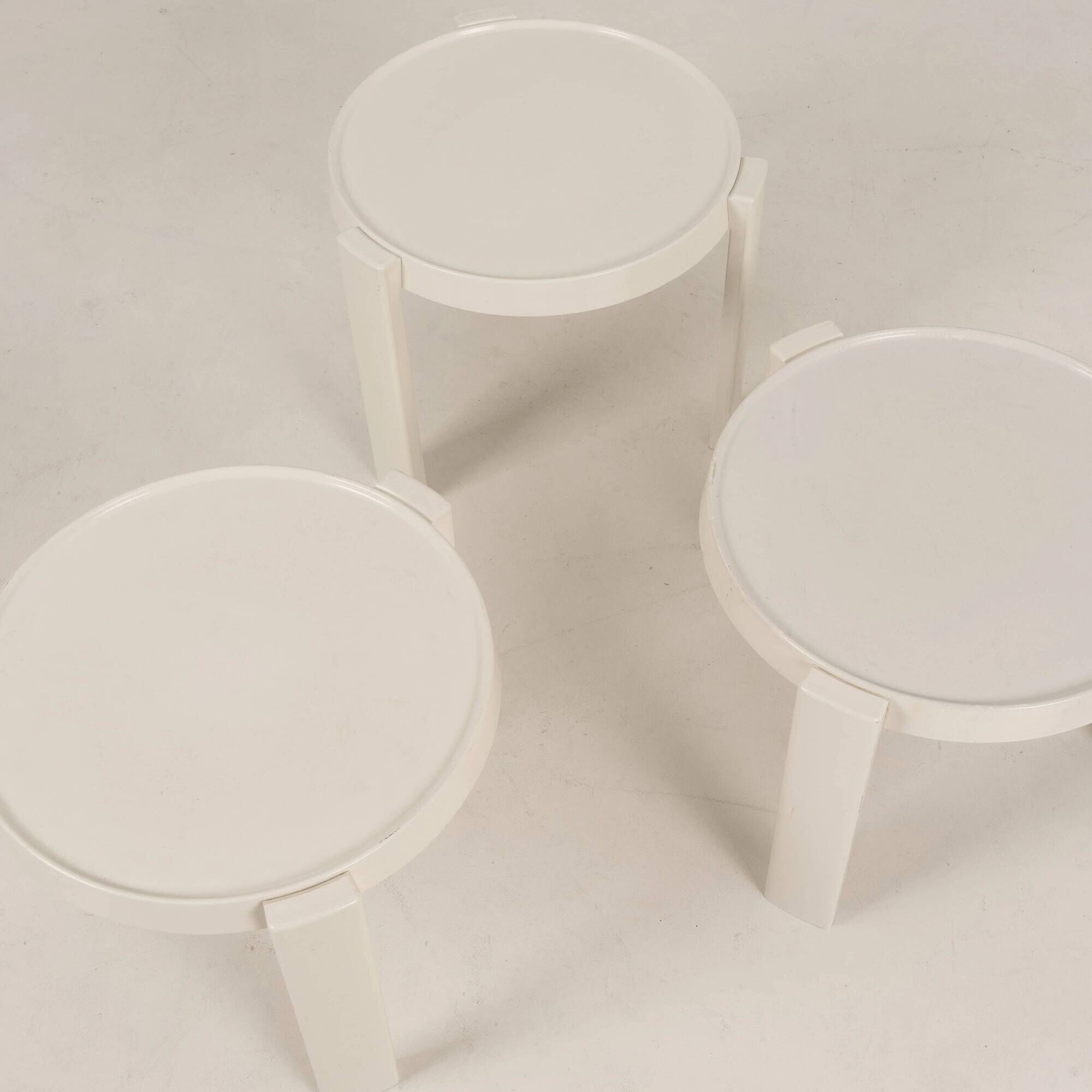 SET OF THREE STACKING SIDE TABLES IN WHITE MOULDED PLASTIC