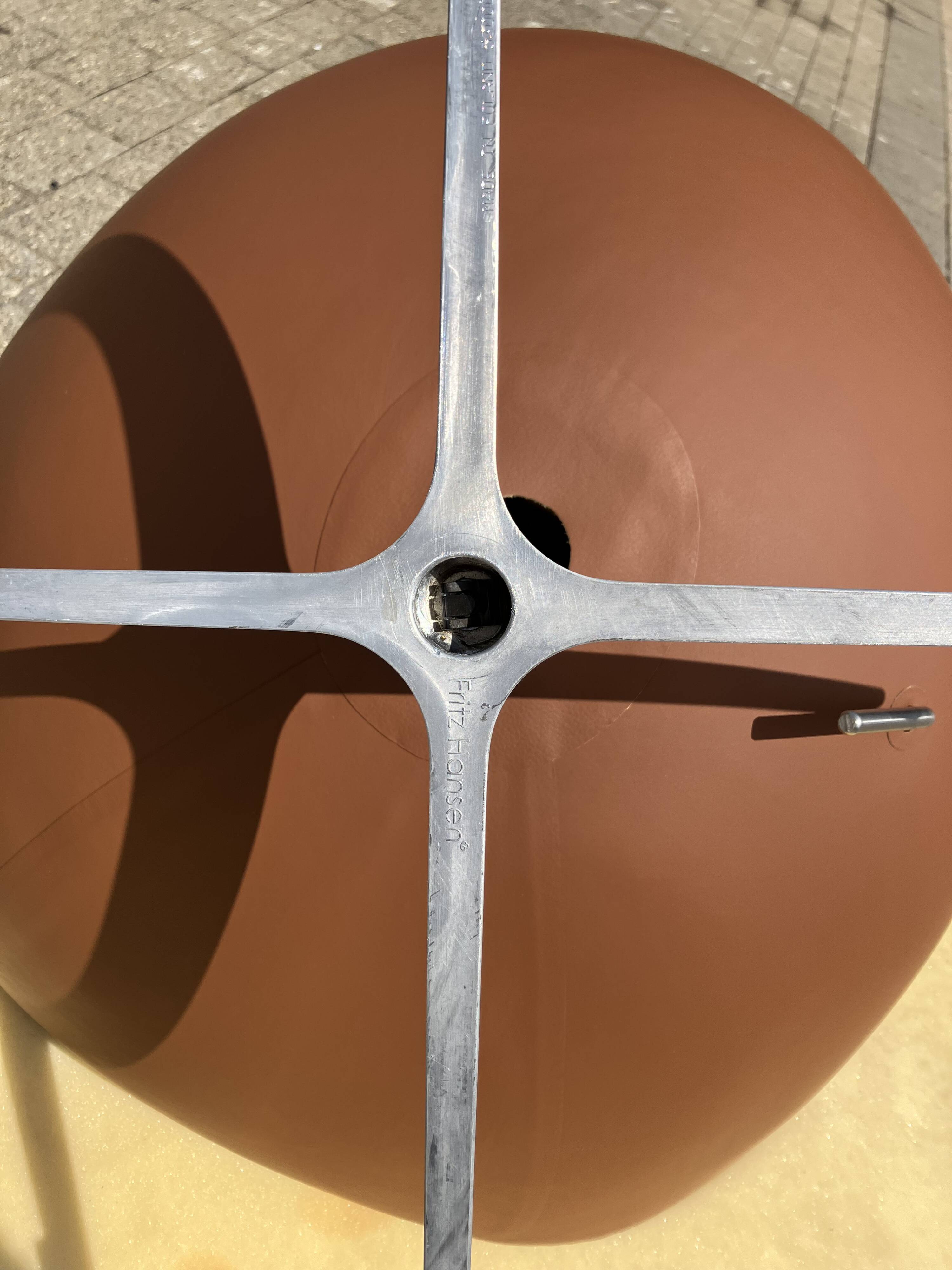 2x Fritz Hansen Egg Chair +1x Ottoman in Cognac leather NIEUW!!