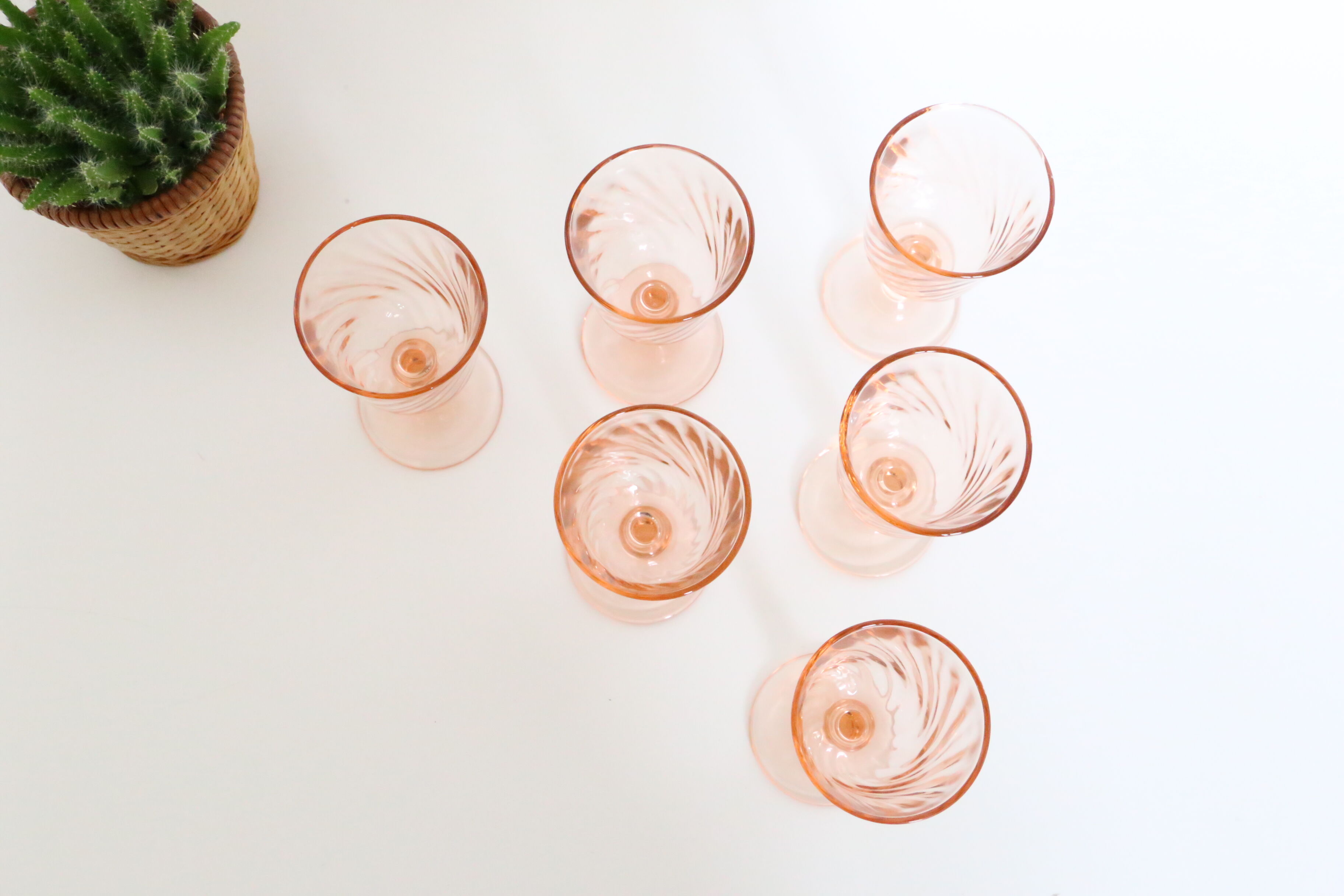 Pink glass wine glass, Rosaline, from Arcoroc