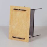 Table d'appoint TM04 par Cees Braakman pour Pastoe, 1953 avec panier de lecture.
