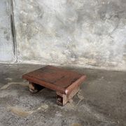Tabouret d'appoint en teck upcyclé, chromie rouge