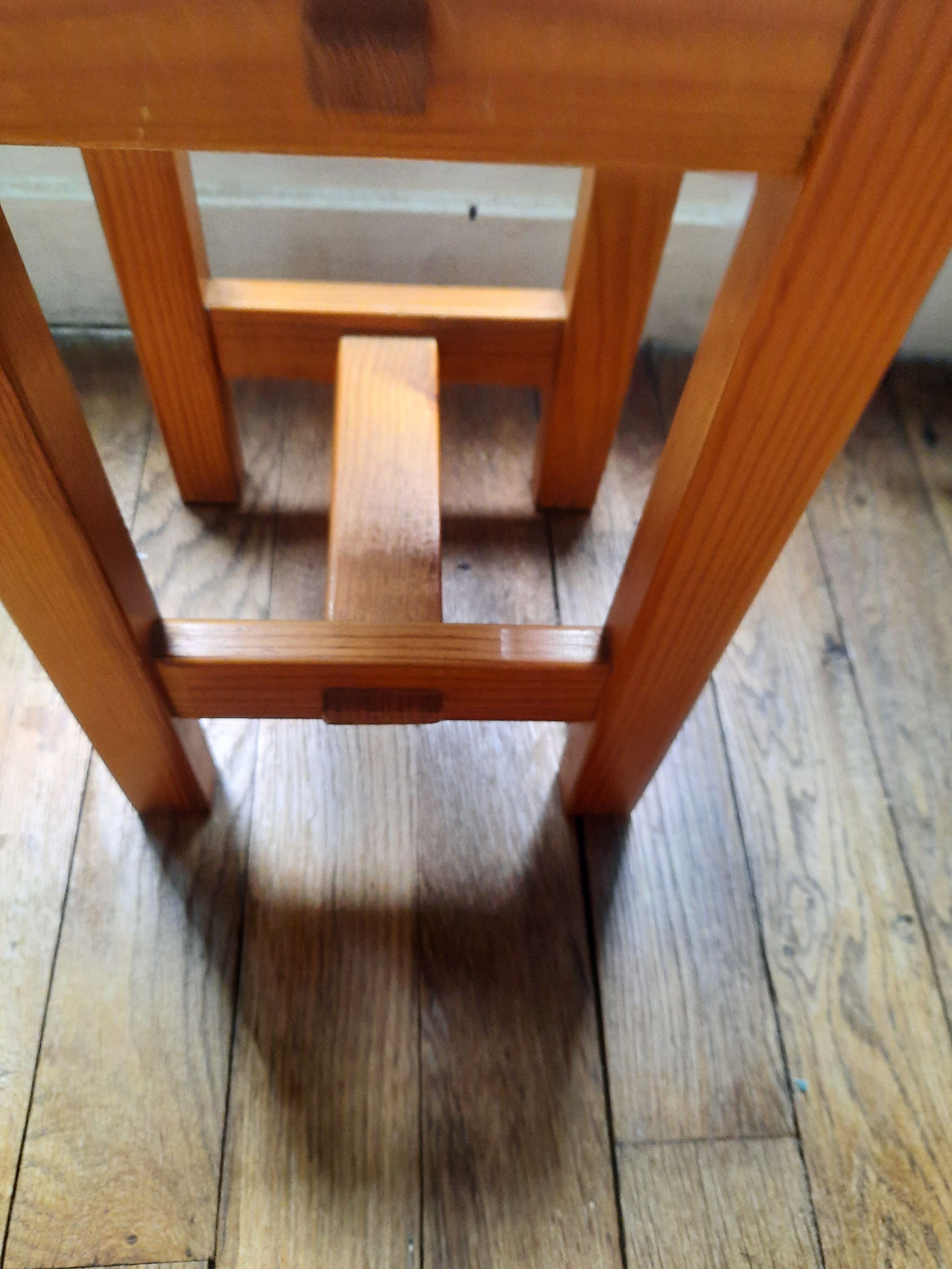 Tabouret en pin