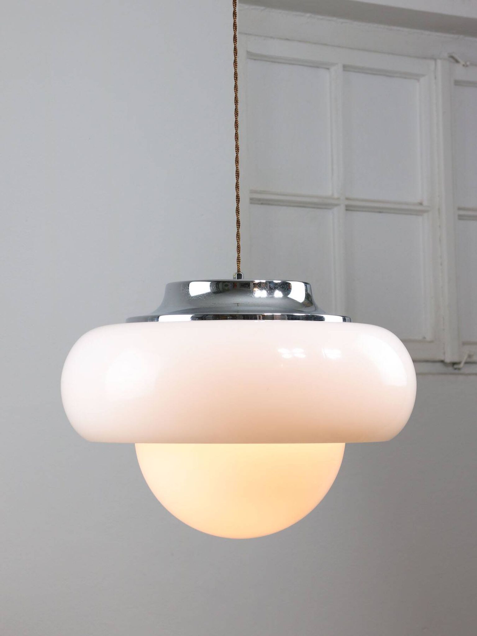Grand lampadaire de l'ère spatiale de Guzzini, années 1960.