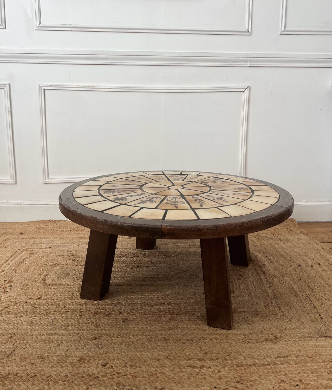 Round coffee table in ceramic and wood in the style of Roger Capron.
