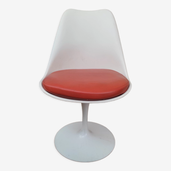 Vintage tulip chair by Eero Saarinen for Knoll