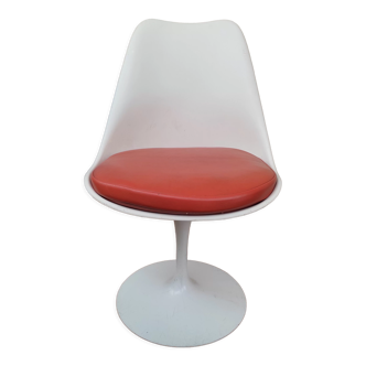 Vintage tulip chair by Eero Saarinen for Knoll