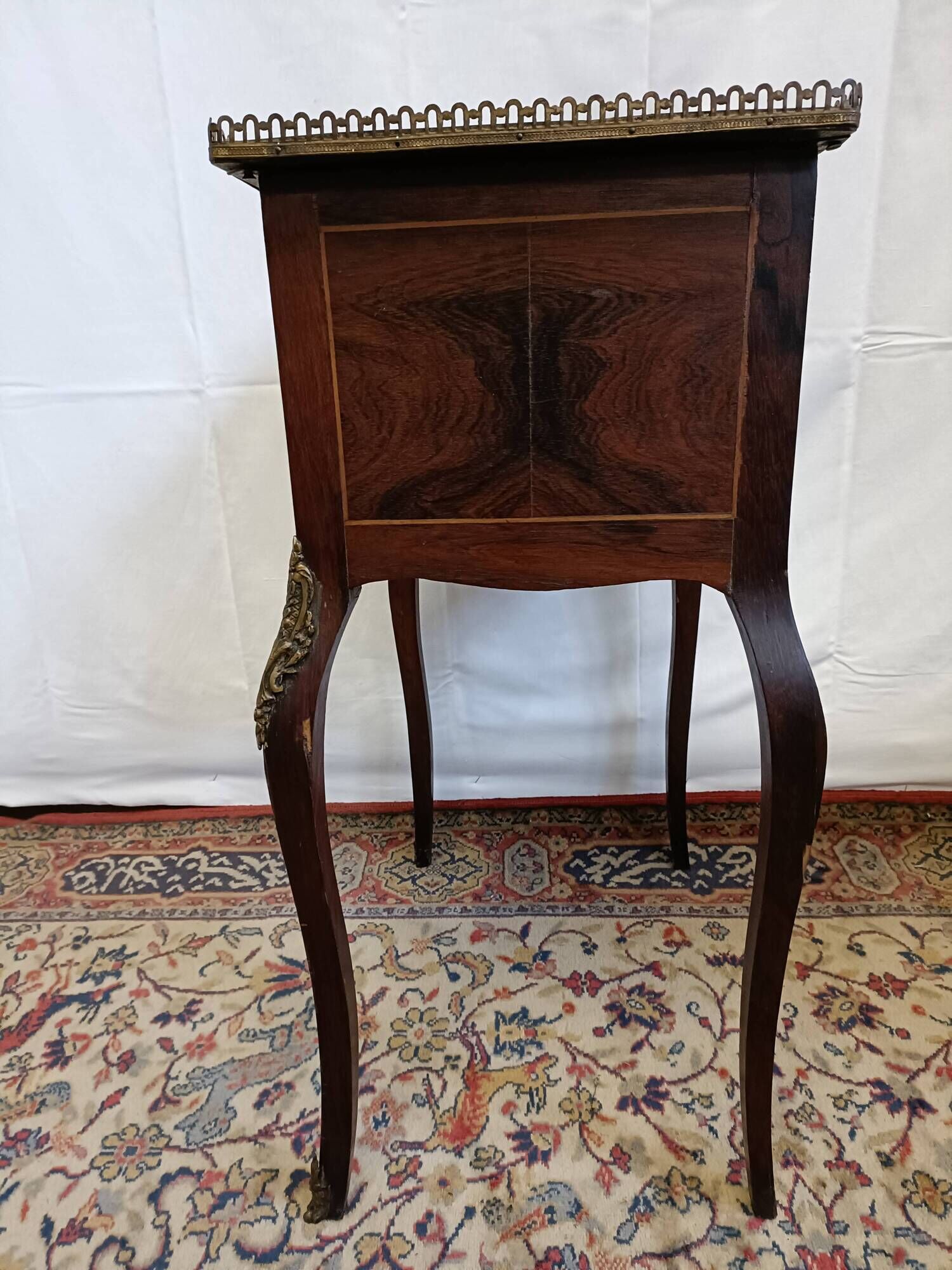 Small Louis XV chest of drawers in inlaid wood