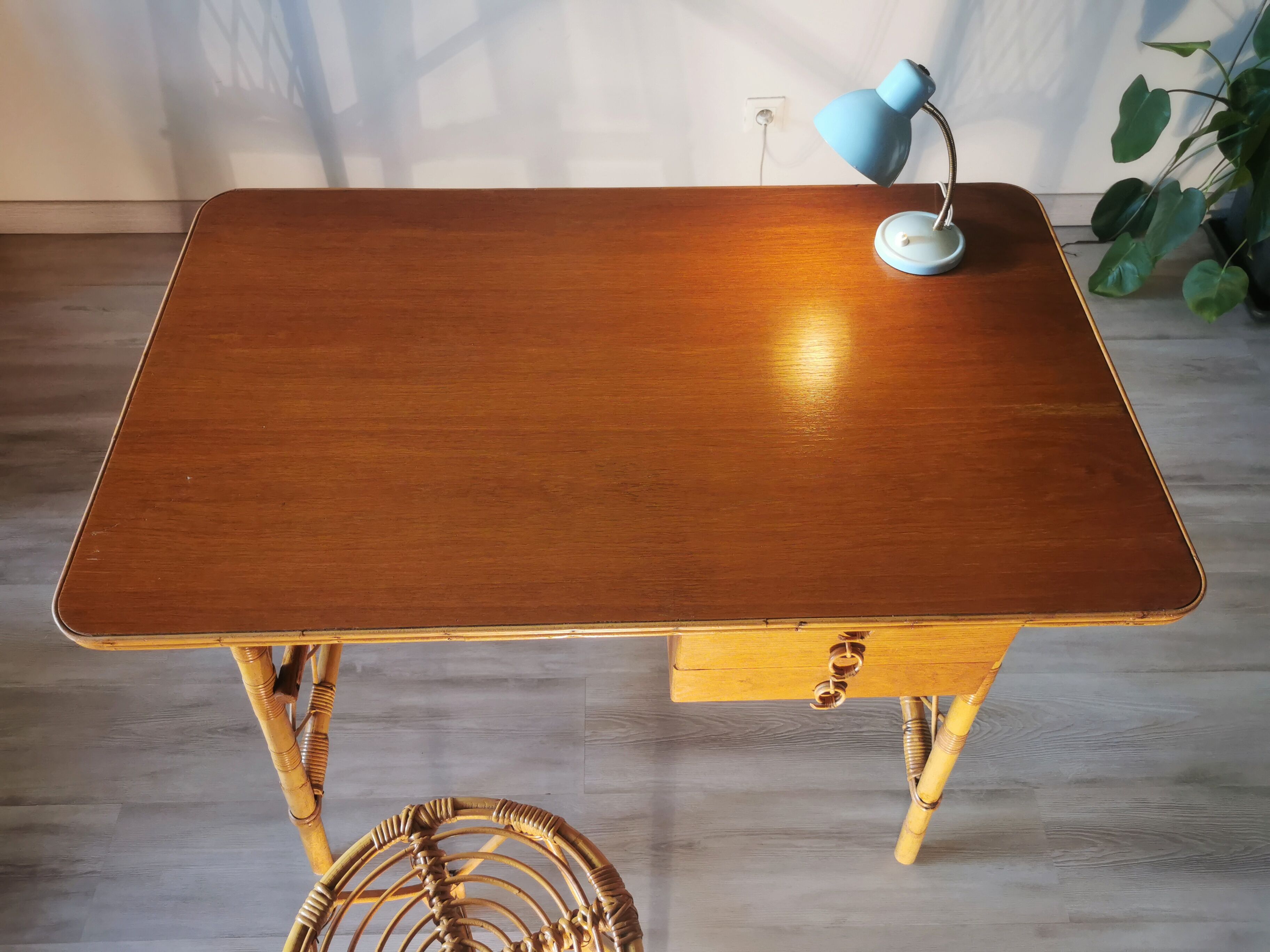 Louis Sognot desk and his stool, in rattan, 1960
