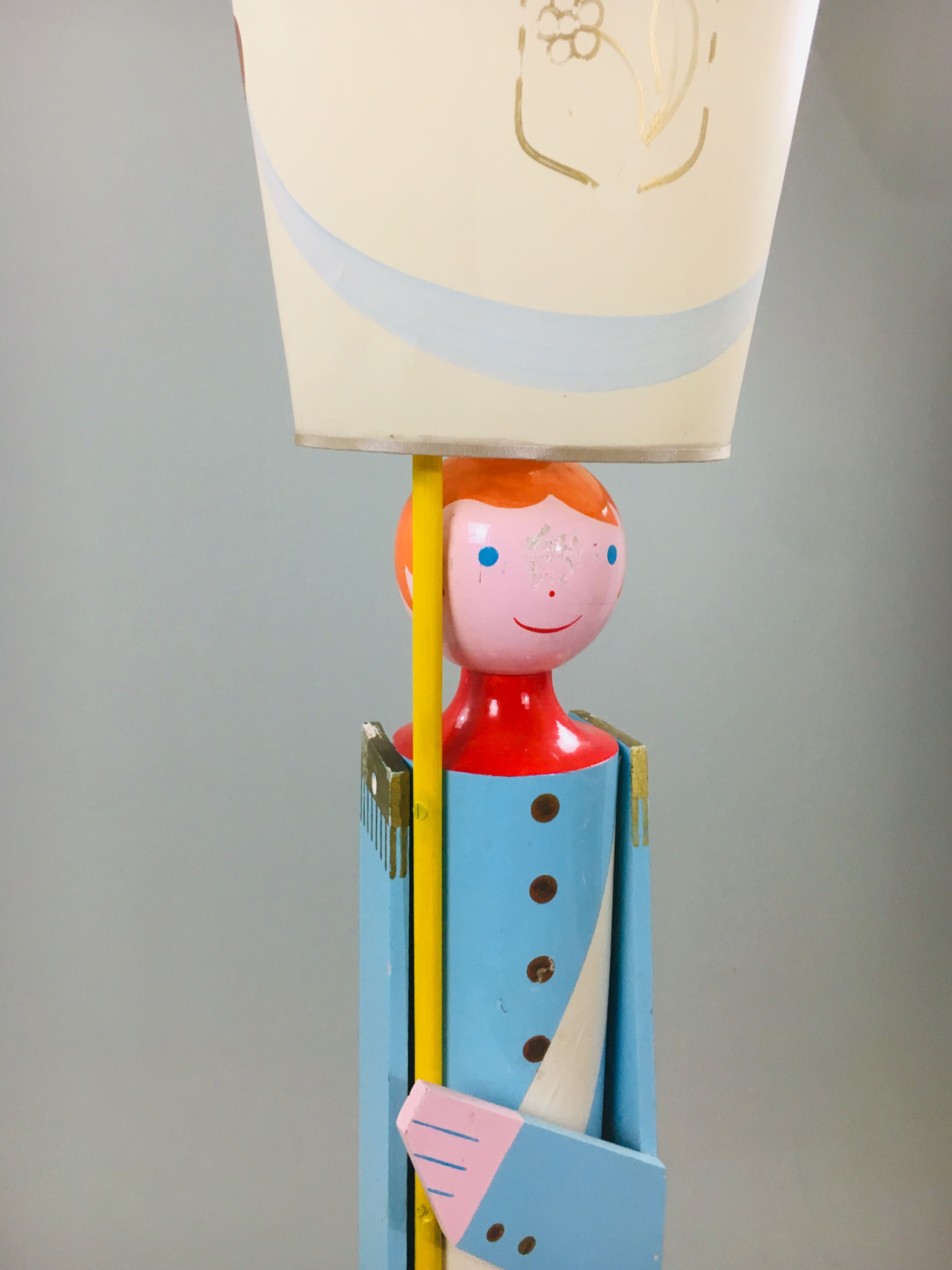 A soldier's lamppost by Suzanne Bonnichon