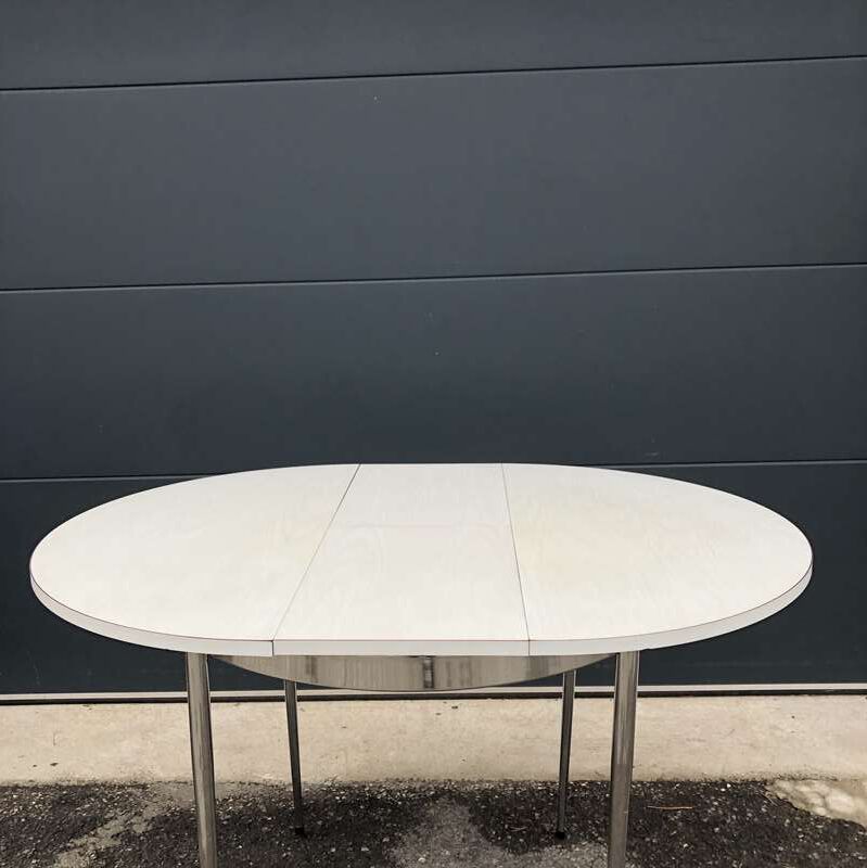 Round formica table