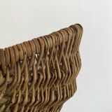Small basket in woven wicker and hazelnut