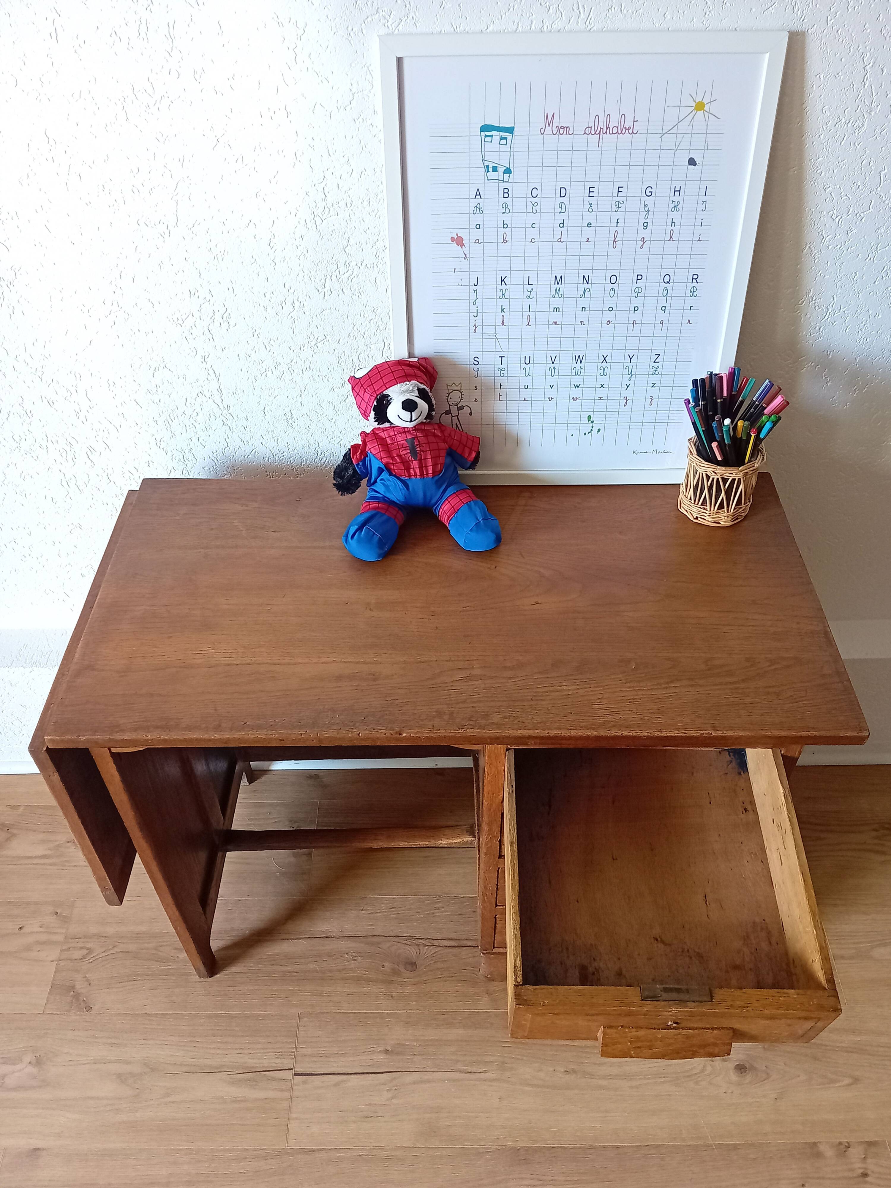 Children's desk