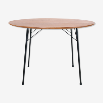 Round teak dining table by Arne Jacobsen model 3600 by Fritz Hansen for Pastoe