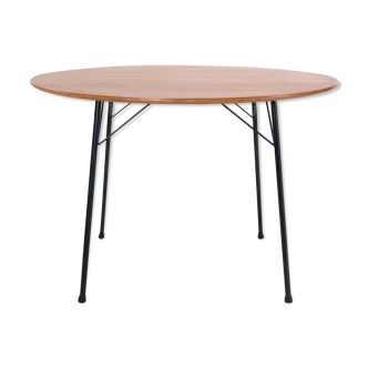 Round teak dining table by Arne Jacobsen model 3600 by Fritz Hansen for Pastoe