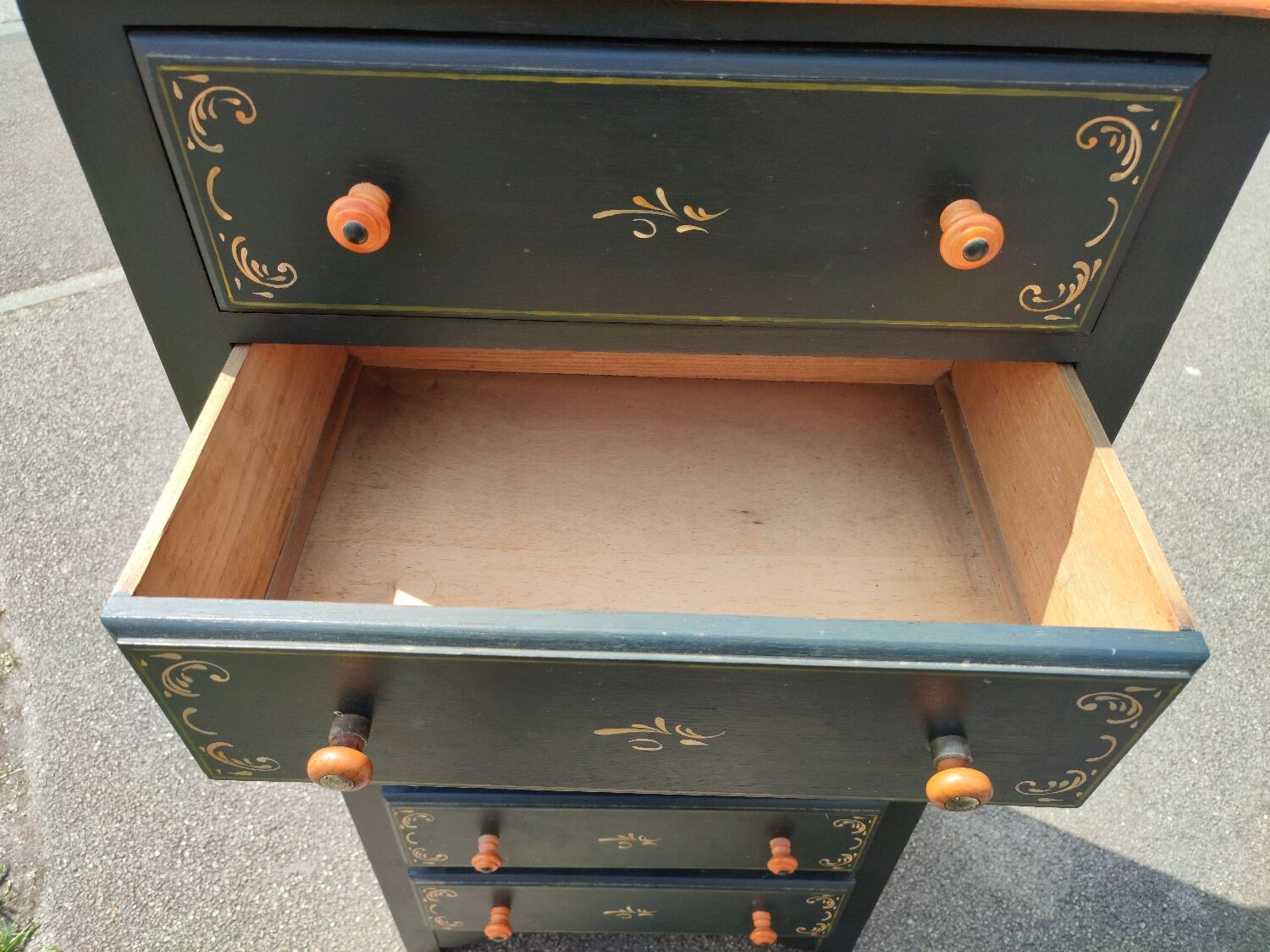 Vintage chiffonnier