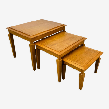 Classic wooden nesting tables