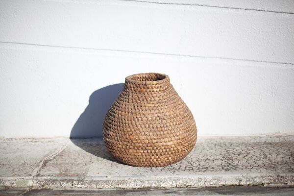 Panier ancien, bourgne paille et ronce, panier tressé, décoration intérieur