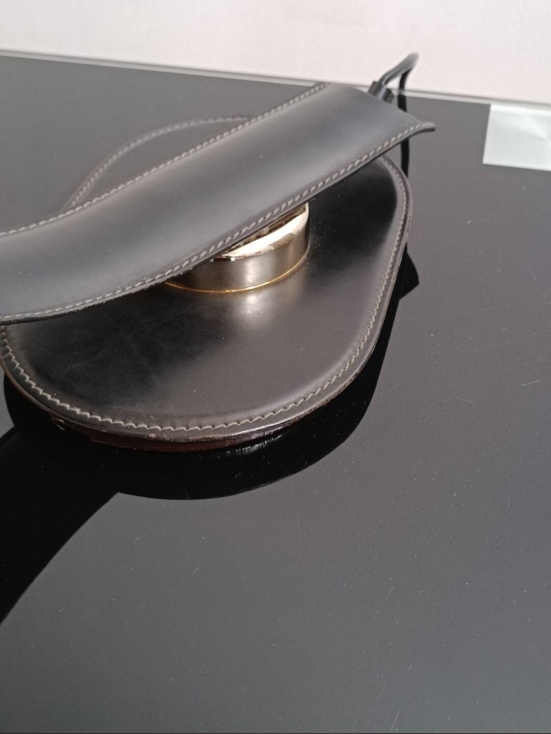 Cobra leather desk lamp by Traso Milano 1988