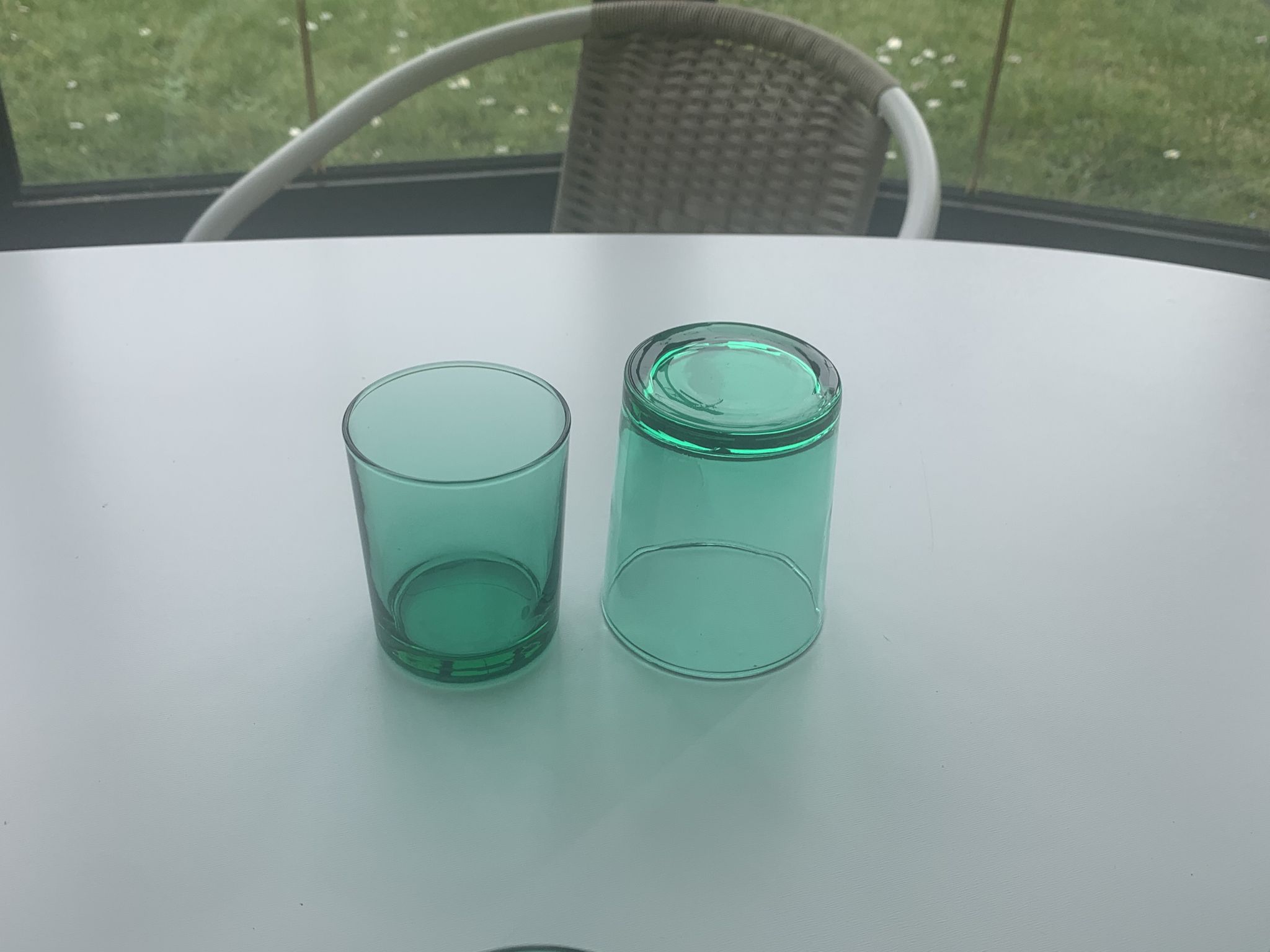 8 glasses in green glass with whisky, aperitif or water vintage 1970
