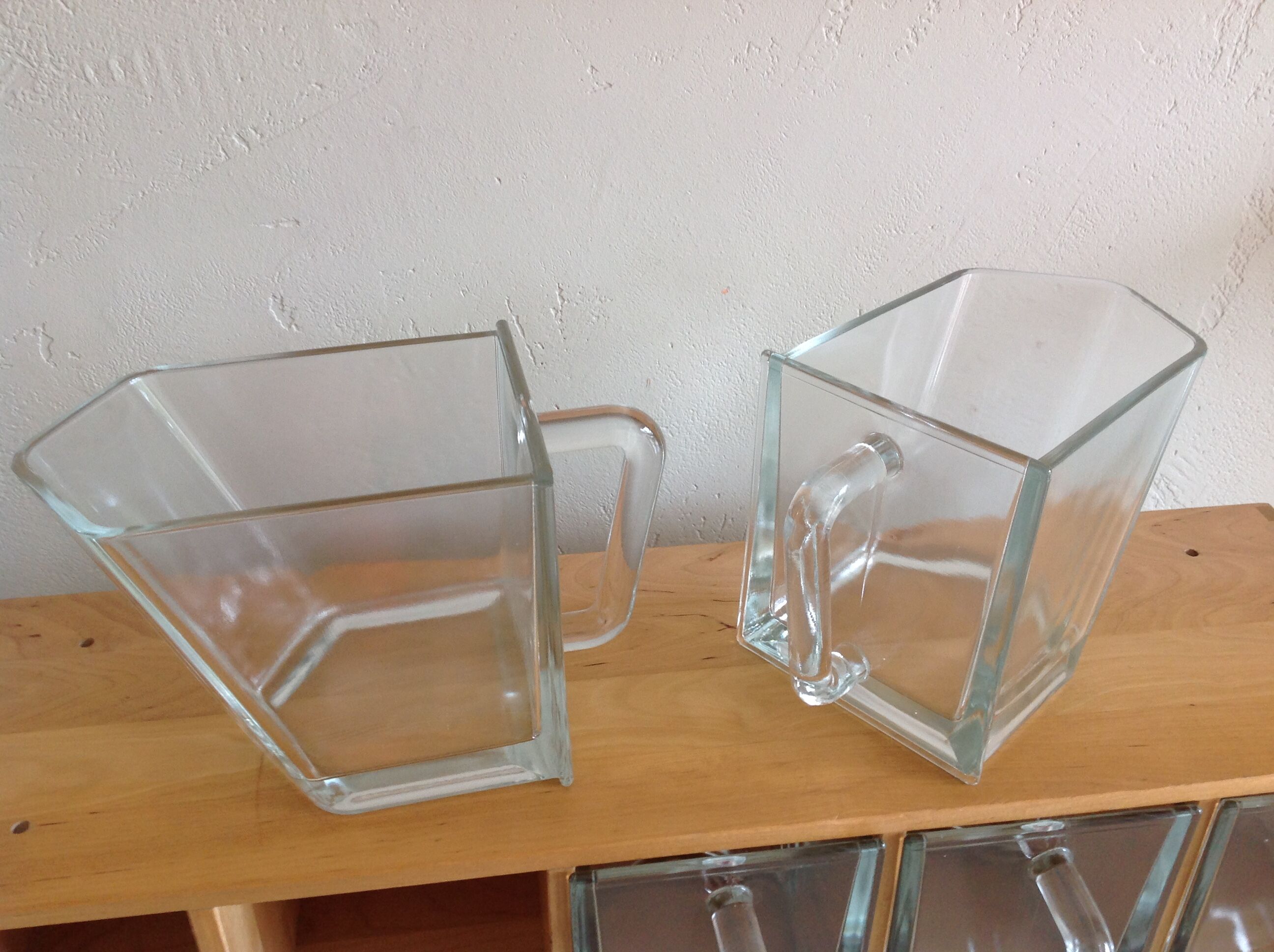 Wall stretch with glass epic drawers