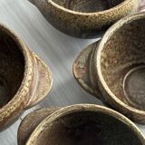4 stoneware bowls.