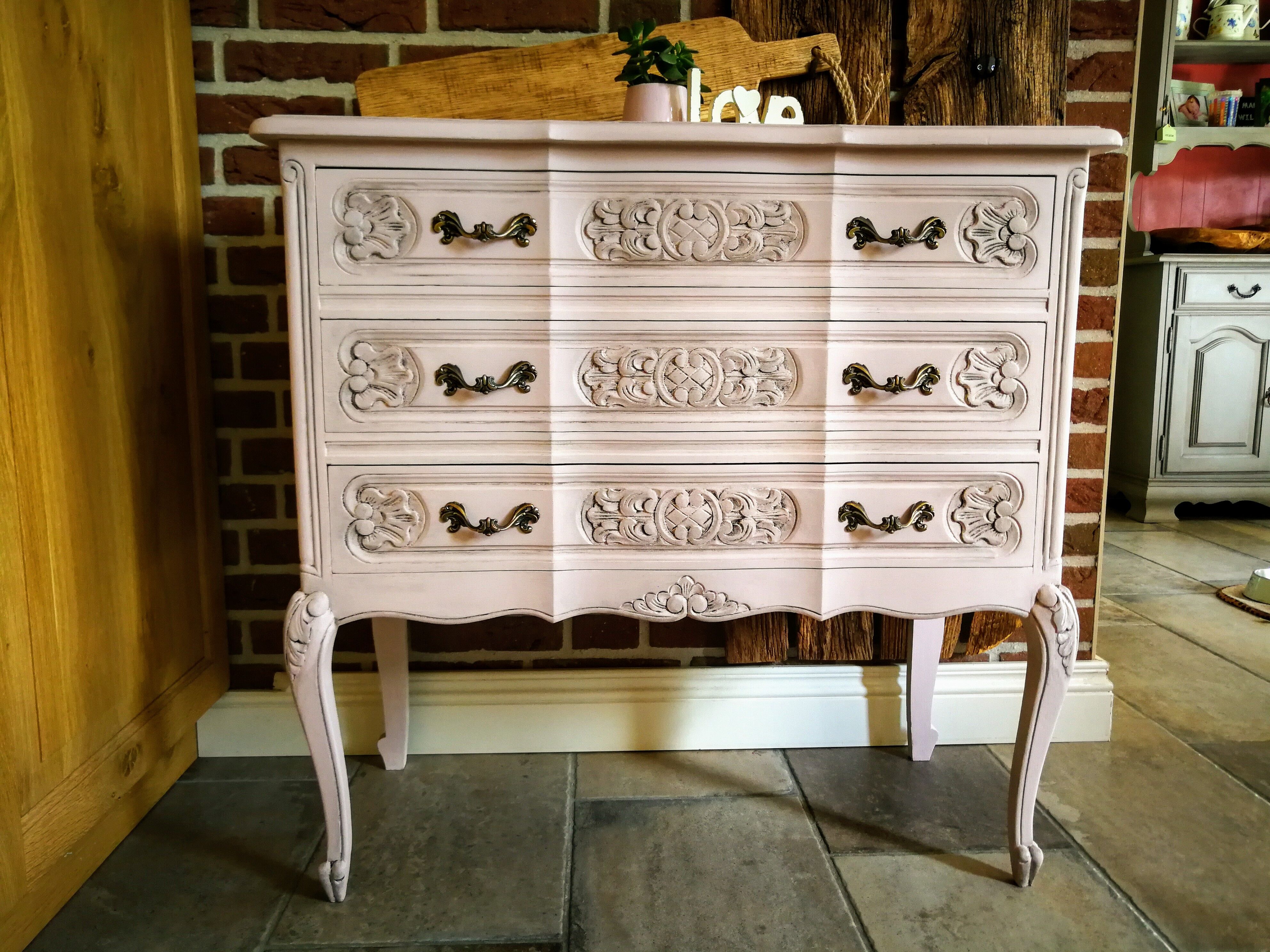 Queen Anne chest of drawers