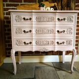 Queen Anne chest of drawers