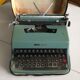 Machine à écrire mécanique vintage portable Olivetti Lettera 32