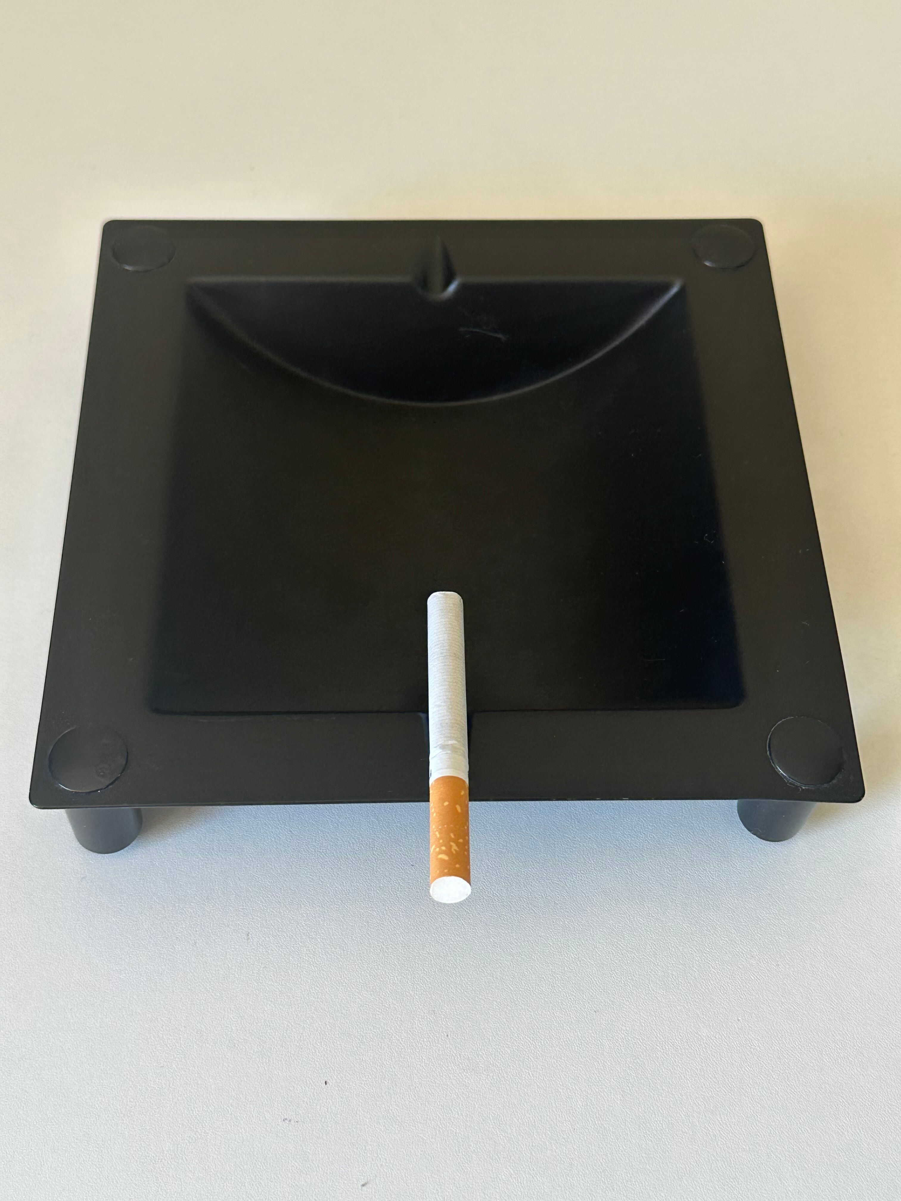 Ashtray manade vintage design 80 years